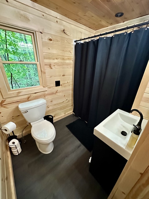 Horsehead Lake Cabin 2 bathroom